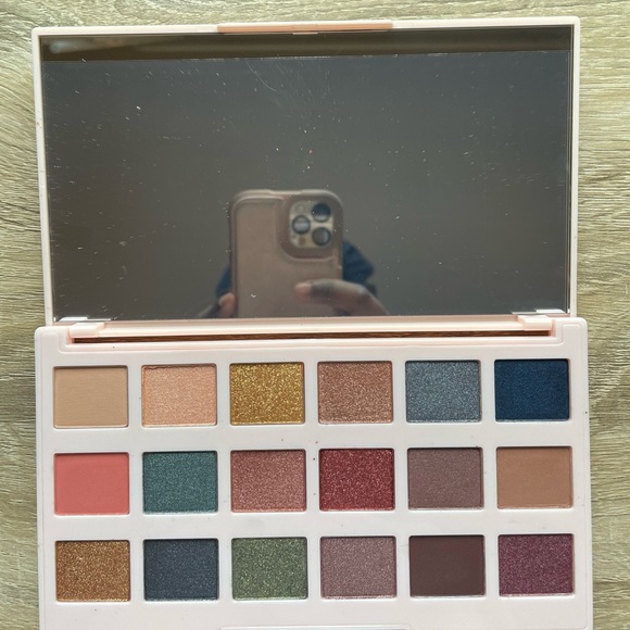 Ciaté London: The Editor Palette - Picture 4 of 5